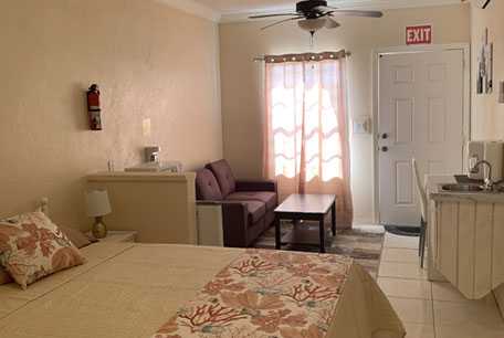 Affordable Deluxe Hotel Rooms in Colonel Hill Settlement, Bahamas